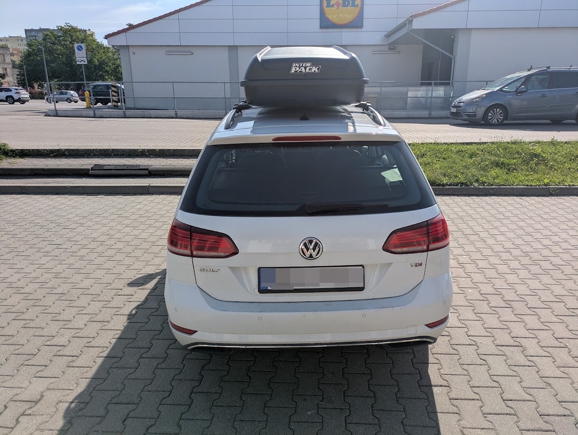 Volkswagen Golf Variant z boxem dachowym Inter Pack Stella Kevlar 390 l